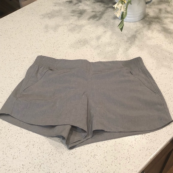 apana yoga shorts